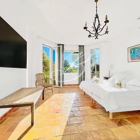 Vakantiehuis Pleiades - Large Pool 6 Bedrooms 12 Guests