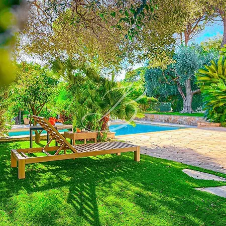 Pleiades - Large Pool 6 Bedrooms 12 Guests *